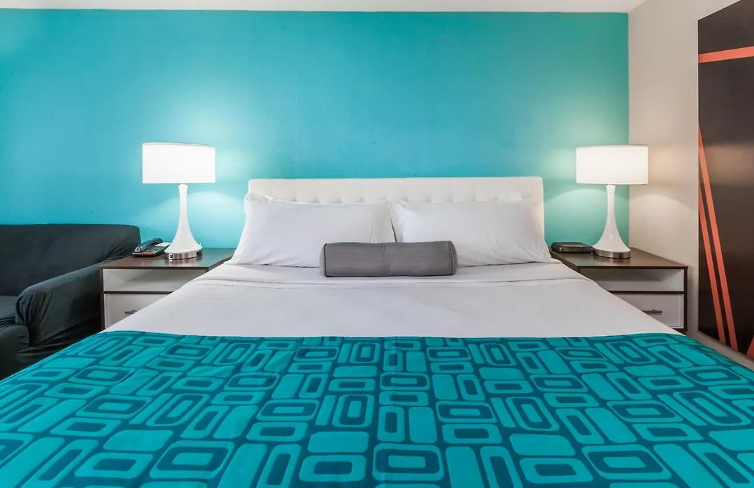 Howard Johnson By Wyndham Romulus Detroit Metro Airport-1